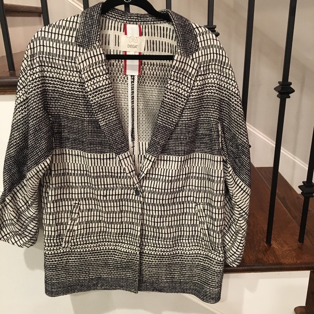 Diega Nagy and white blazer